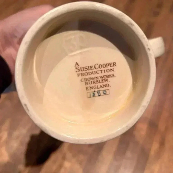 1930’s Vintage Susie Cooper Coffee/Tea Pot, Creamer  and Cups in Cream and Green - Picture 7 of 12